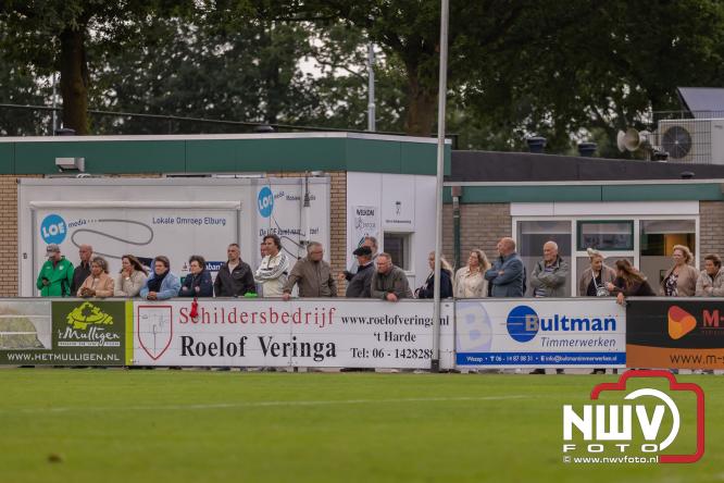 In de strijd om de Veluwe Cup moest OWIOS dinsdagavond zijn meerdere erkennen in SV ’t Harde. De wedstrijd eindigde in een nipte 0-1 nederlaag voor OWIOS. - &copy; NWVFoto.nl