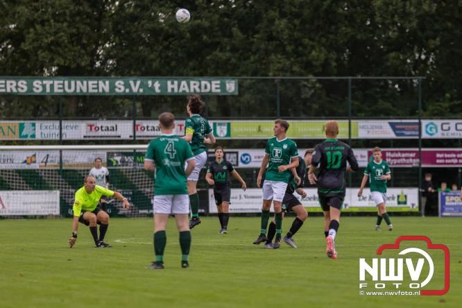 In de strijd om de Veluwe Cup moest OWIOS dinsdagavond zijn meerdere erkennen in SV ’t Harde. De wedstrijd eindigde in een nipte 0-1 nederlaag voor OWIOS. - &copy; NWVFoto.nl