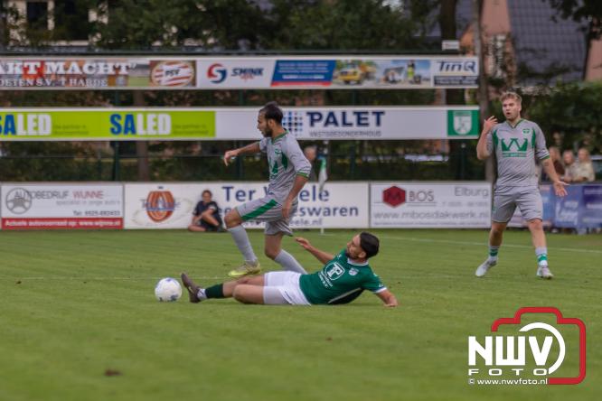 In de strijd om de Veluwe Cup moest OWIOS dinsdagavond zijn meerdere erkennen in SV ’t Harde. De wedstrijd eindigde in een nipte 0-1 nederlaag voor OWIOS. - &copy; NWVFoto.nl