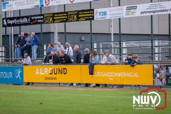 In de strijd om de Veluwe Cup moest OWIOS dinsdagavond zijn meerdere erkennen in SV ’t Harde. De wedstrijd eindigde in een nipte 0-1 nederlaag voor OWIOS. - &copy; NWVFoto.nl