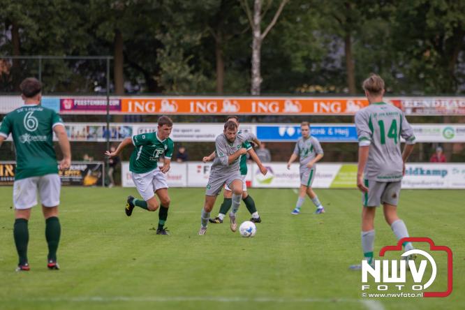 In de strijd om de Veluwe Cup moest OWIOS dinsdagavond zijn meerdere erkennen in SV ’t Harde. De wedstrijd eindigde in een nipte 0-1 nederlaag voor OWIOS. - &copy; NWVFoto.nl