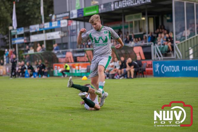 In de strijd om de Veluwe Cup moest OWIOS dinsdagavond zijn meerdere erkennen in SV ’t Harde. De wedstrijd eindigde in een nipte 0-1 nederlaag voor OWIOS. - &copy; NWVFoto.nl