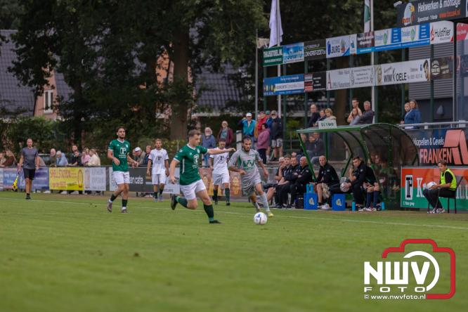 In de strijd om de Veluwe Cup moest OWIOS dinsdagavond zijn meerdere erkennen in SV ’t Harde. De wedstrijd eindigde in een nipte 0-1 nederlaag voor OWIOS. - &copy; NWVFoto.nl