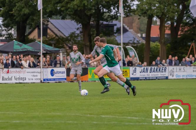 In de strijd om de Veluwe Cup moest OWIOS dinsdagavond zijn meerdere erkennen in SV ’t Harde. De wedstrijd eindigde in een nipte 0-1 nederlaag voor OWIOS. - &copy; NWVFoto.nl