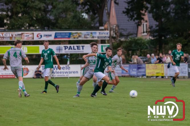 In de strijd om de Veluwe Cup moest OWIOS dinsdagavond zijn meerdere erkennen in SV ’t Harde. De wedstrijd eindigde in een nipte 0-1 nederlaag voor OWIOS. - &copy; NWVFoto.nl