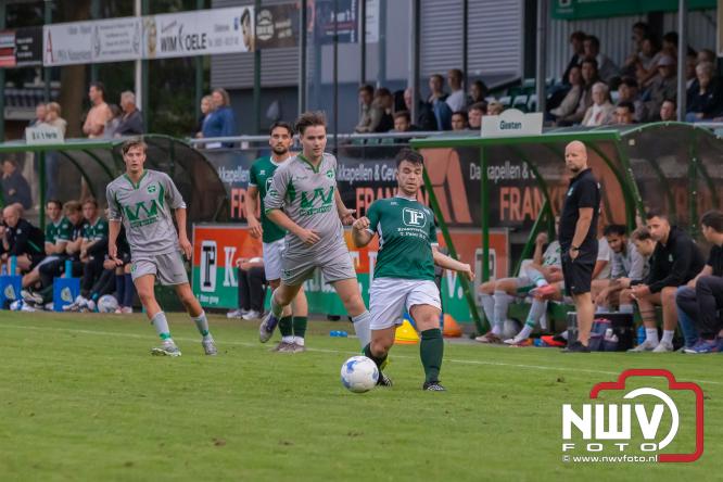 In de strijd om de Veluwe Cup moest OWIOS dinsdagavond zijn meerdere erkennen in SV ’t Harde. De wedstrijd eindigde in een nipte 0-1 nederlaag voor OWIOS. - &copy; NWVFoto.nl