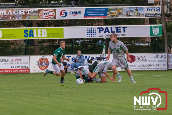 In de strijd om de Veluwe Cup moest OWIOS dinsdagavond zijn meerdere erkennen in SV ’t Harde. De wedstrijd eindigde in een nipte 0-1 nederlaag voor OWIOS. - &copy; NWVFoto.nl