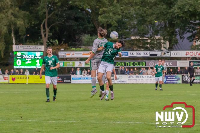 In de strijd om de Veluwe Cup moest OWIOS dinsdagavond zijn meerdere erkennen in SV ’t Harde. De wedstrijd eindigde in een nipte 0-1 nederlaag voor OWIOS. - &copy; NWVFoto.nl