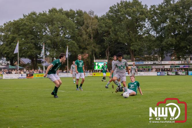 In de strijd om de Veluwe Cup moest OWIOS dinsdagavond zijn meerdere erkennen in SV ’t Harde. De wedstrijd eindigde in een nipte 0-1 nederlaag voor OWIOS. - &copy; NWVFoto.nl