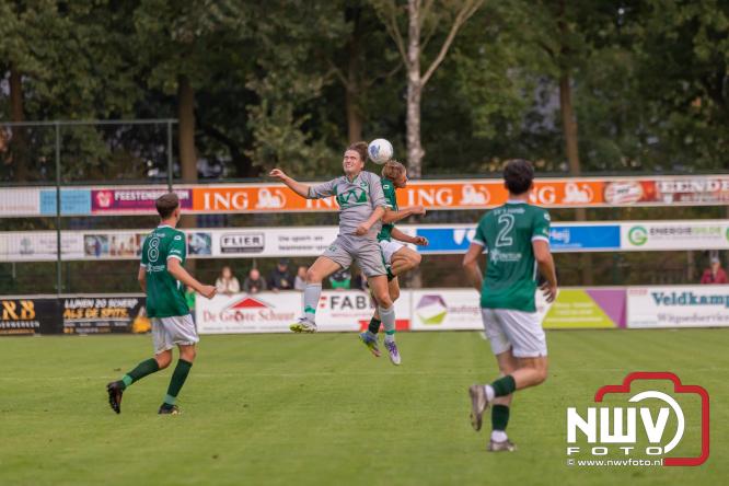 In de strijd om de Veluwe Cup moest OWIOS dinsdagavond zijn meerdere erkennen in SV ’t Harde. De wedstrijd eindigde in een nipte 0-1 nederlaag voor OWIOS. - &copy; NWVFoto.nl
