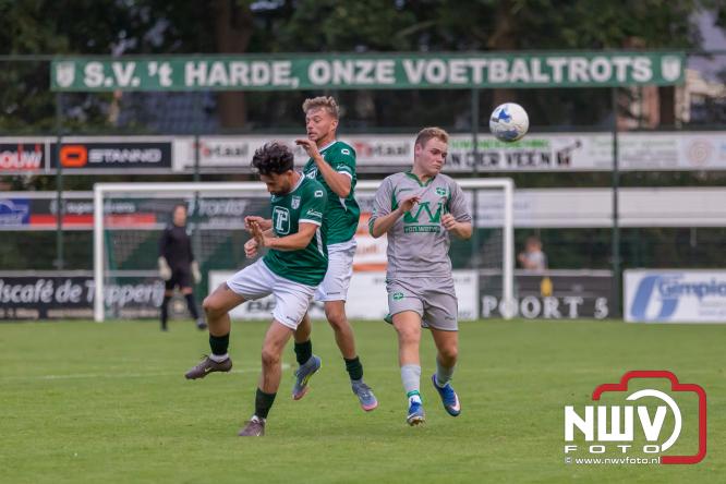In de strijd om de Veluwe Cup moest OWIOS dinsdagavond zijn meerdere erkennen in SV ’t Harde. De wedstrijd eindigde in een nipte 0-1 nederlaag voor OWIOS. - &copy; NWVFoto.nl