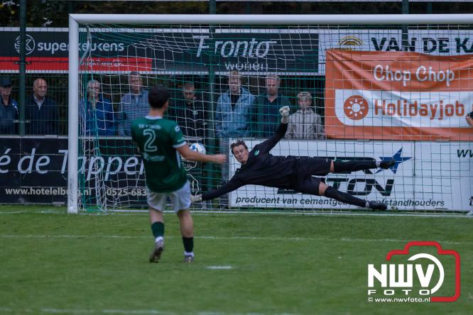 In de strijd om de Veluwe Cup moest OWIOS dinsdagavond zijn meerdere erkennen in SV ’t Harde. De wedstrijd eindigde in een nipte 0-1 nederlaag voor OWIOS. - &copy; NWVFoto.nl