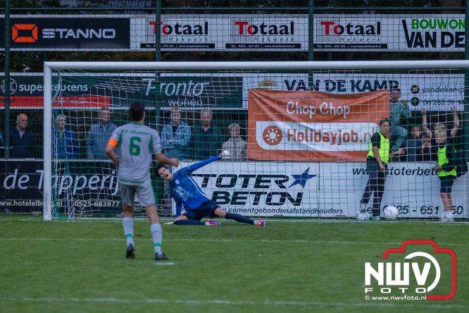 In de strijd om de Veluwe Cup moest OWIOS dinsdagavond zijn meerdere erkennen in SV ’t Harde. De wedstrijd eindigde in een nipte 0-1 nederlaag voor OWIOS. - &copy; NWVFoto.nl