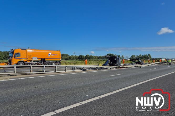 Berging touringcar en bedrijfsbus na ongeval met grote hulpverlening A28 Wezep. - &copy; NWVFoto.nl