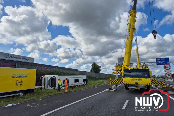 Berging touringcar en bedrijfsbus na ongeval met grote hulpverlening A28 Wezep. - &copy; NWVFoto.nl