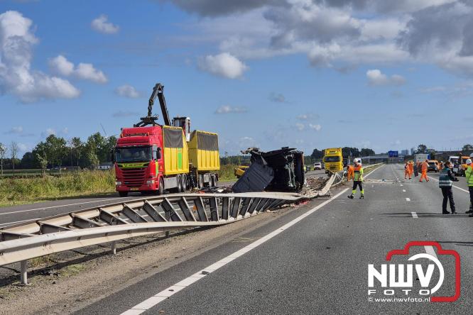 Berging touringcar en bedrijfsbus na ongeval met grote hulpverlening A28 Wezep. - &copy; NWVFoto.nl