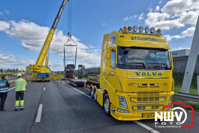 Berging touringcar en bedrijfsbus na ongeval met grote hulpverlening A28 Wezep. - &copy; NWVFoto.nl