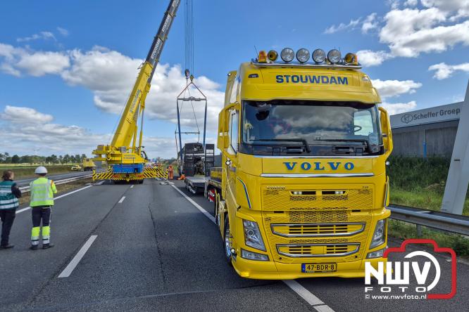 Berging touringcar en bedrijfsbus na ongeval met grote hulpverlening A28 Wezep. - &copy; NWVFoto.nl