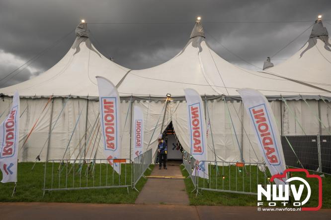 Een zee van muziek en gezelligheid tijdens het Mega Piraten Festijn in Oldebroek. - &copy; NWVFoto.nl