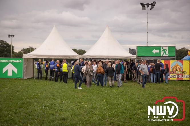 Een zee van muziek en gezelligheid tijdens het Mega Piraten Festijn in Oldebroek. - &copy; NWVFoto.nl