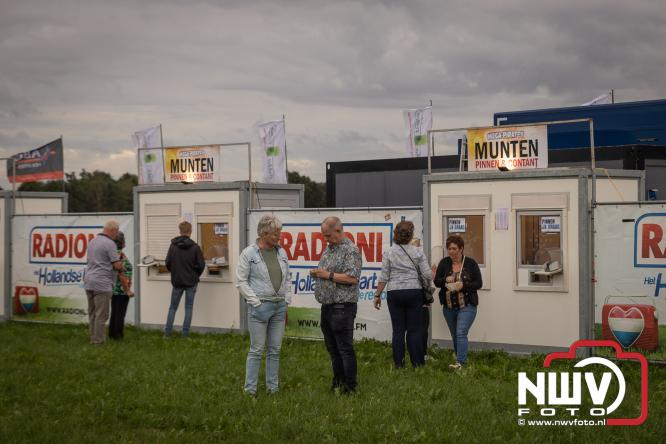 Een zee van muziek en gezelligheid tijdens het Mega Piraten Festijn in Oldebroek. - &copy; NWVFoto.nl