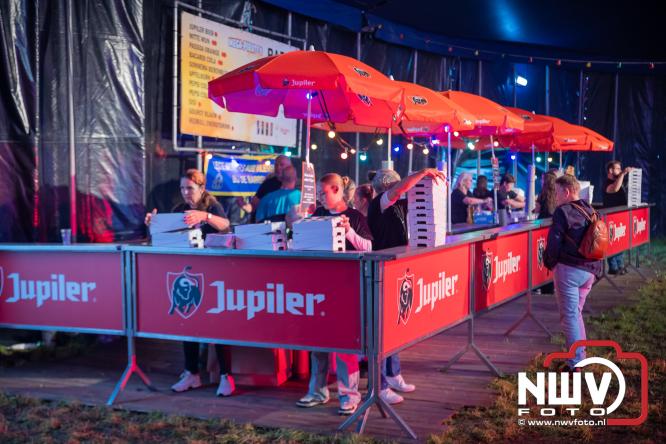 Een zee van muziek en gezelligheid tijdens het Mega Piraten Festijn in Oldebroek. - &copy; NWVFoto.nl