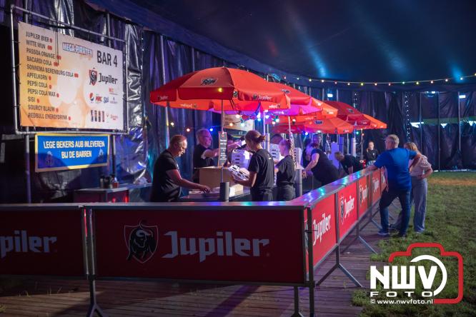 Een zee van muziek en gezelligheid tijdens het Mega Piraten Festijn in Oldebroek. - &copy; NWVFoto.nl