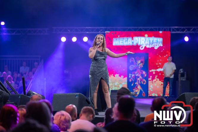 Een zee van muziek en gezelligheid tijdens het Mega Piraten Festijn in Oldebroek. - &copy; NWVFoto.nl