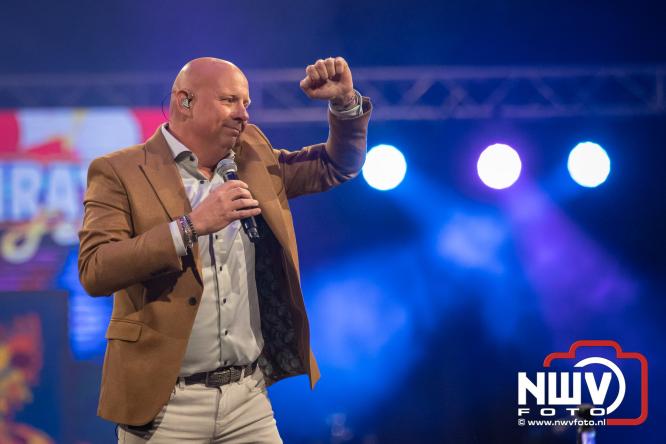 Een zee van muziek en gezelligheid tijdens het Mega Piraten Festijn in Oldebroek. - &copy; NWVFoto.nl