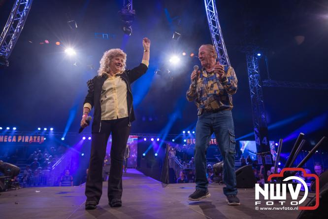 Een zee van muziek en gezelligheid tijdens het Mega Piraten Festijn in Oldebroek. - &copy; NWVFoto.nl