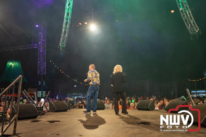 Een zee van muziek en gezelligheid tijdens het Mega Piraten Festijn in Oldebroek. - &copy; NWVFoto.nl