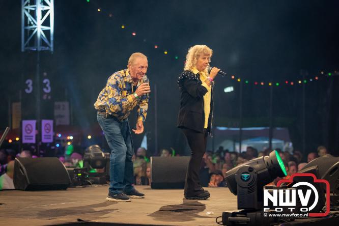 Een zee van muziek en gezelligheid tijdens het Mega Piraten Festijn in Oldebroek. - &copy; NWVFoto.nl