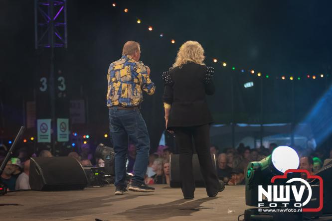 Een zee van muziek en gezelligheid tijdens het Mega Piraten Festijn in Oldebroek. - &copy; NWVFoto.nl