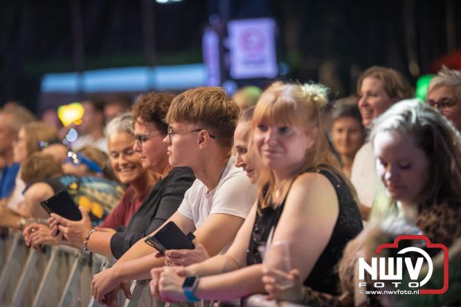 Een zee van muziek en gezelligheid tijdens het Mega Piraten Festijn in Oldebroek. - &copy; NWVFoto.nl