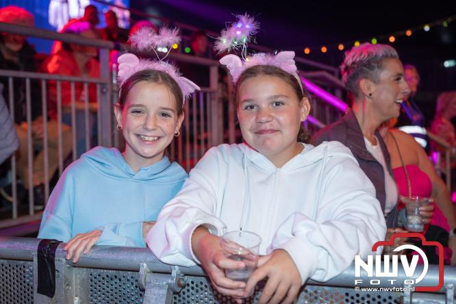 Een zee van muziek en gezelligheid tijdens het Mega Piraten Festijn in Oldebroek. - &copy; NWVFoto.nl