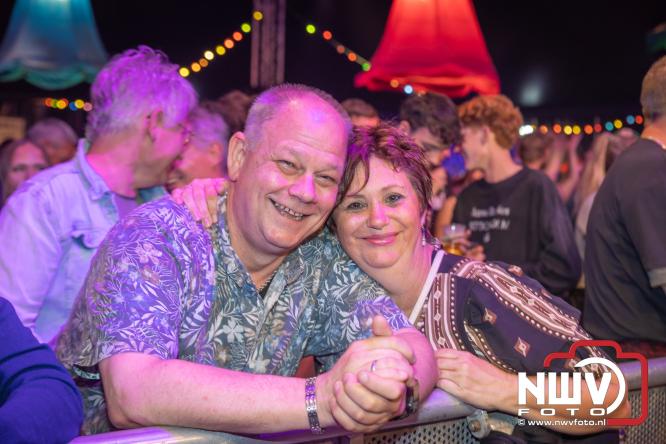 Een zee van muziek en gezelligheid tijdens het Mega Piraten Festijn in Oldebroek. - &copy; NWVFoto.nl