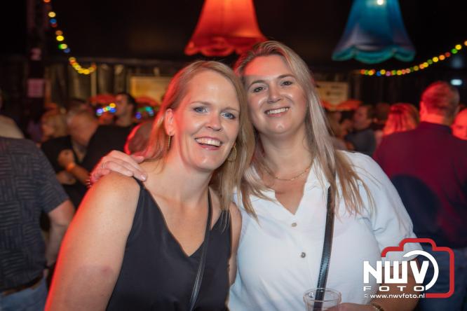 Een zee van muziek en gezelligheid tijdens het Mega Piraten Festijn in Oldebroek. - &copy; NWVFoto.nl