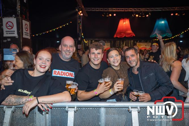 Een zee van muziek en gezelligheid tijdens het Mega Piraten Festijn in Oldebroek. - &copy; NWVFoto.nl