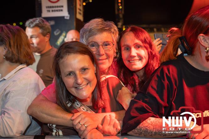 Een zee van muziek en gezelligheid tijdens het Mega Piraten Festijn in Oldebroek. - &copy; NWVFoto.nl