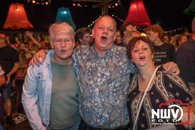 Een zee van muziek en gezelligheid tijdens het Mega Piraten Festijn in Oldebroek. - &copy; NWVFoto.nl