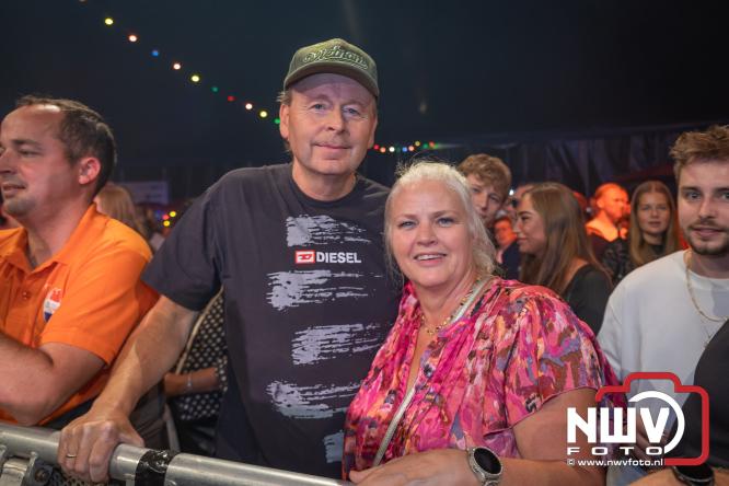 Een zee van muziek en gezelligheid tijdens het Mega Piraten Festijn in Oldebroek. - &copy; NWVFoto.nl