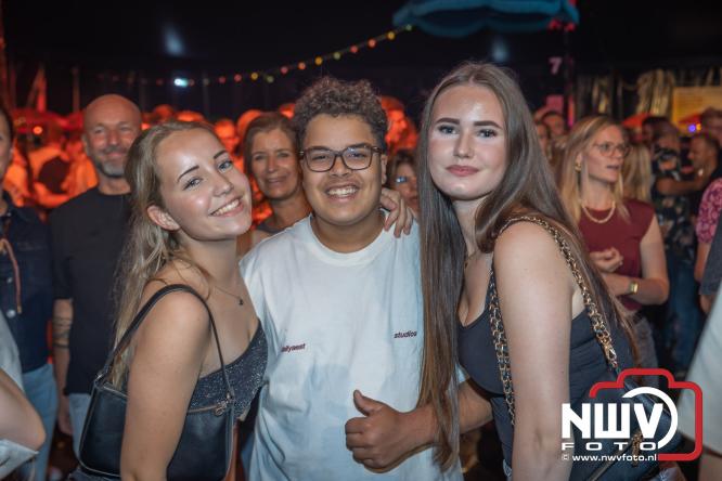 Een zee van muziek en gezelligheid tijdens het Mega Piraten Festijn in Oldebroek. - &copy; NWVFoto.nl