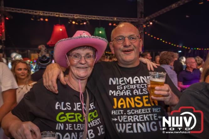 Een zee van muziek en gezelligheid tijdens het Mega Piraten Festijn in Oldebroek. - &copy; NWVFoto.nl