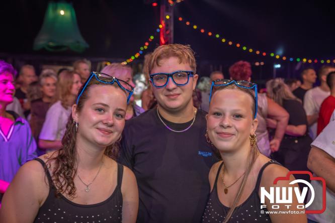 Een zee van muziek en gezelligheid tijdens het Mega Piraten Festijn in Oldebroek. - &copy; NWVFoto.nl