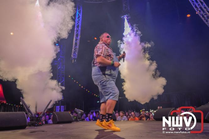 Een zee van muziek en gezelligheid tijdens het Mega Piraten Festijn in Oldebroek. - &copy; NWVFoto.nl