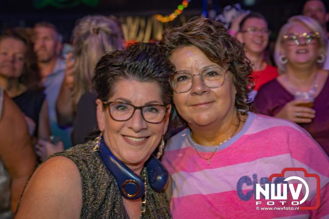 Een zee van muziek en gezelligheid tijdens het Mega Piraten Festijn in Oldebroek. - &copy; NWVFoto.nl