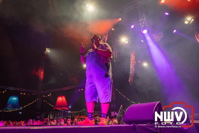 Een zee van muziek en gezelligheid tijdens het Mega Piraten Festijn in Oldebroek. - &copy; NWVFoto.nl