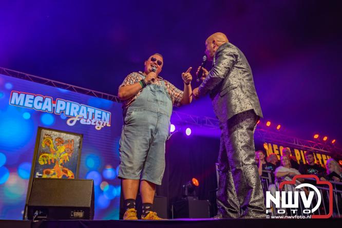Een zee van muziek en gezelligheid tijdens het Mega Piraten Festijn in Oldebroek. - &copy; NWVFoto.nl