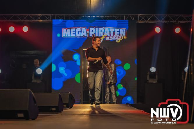 Een zee van muziek en gezelligheid tijdens het Mega Piraten Festijn in Oldebroek. - &copy; NWVFoto.nl