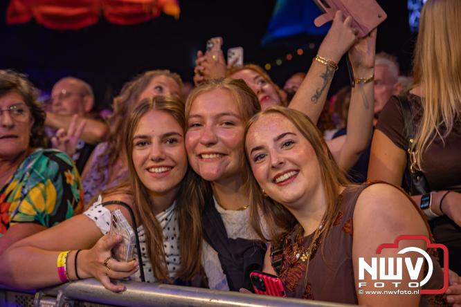Een zee van muziek en gezelligheid tijdens het Mega Piraten Festijn in Oldebroek. - &copy; NWVFoto.nl